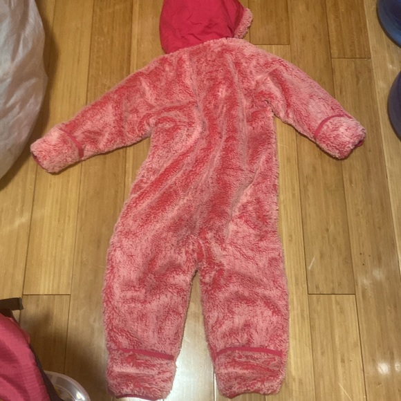 Pink Patagonia snowsuit - Picture 5 of 7